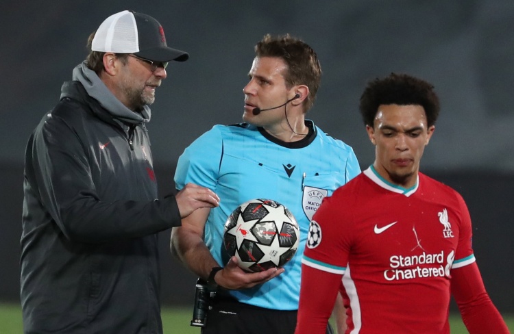 杜兰特篮下强打稳定胜局（杜兰特篮下强攻锁定胜局）