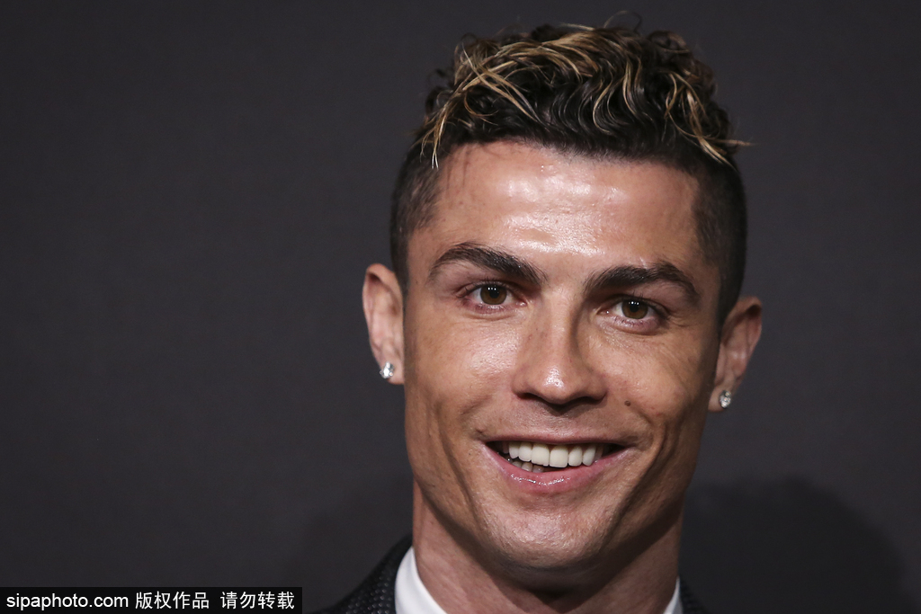 时隔579天复出，原巴萨梯队球员埃德加-耶重新回到球场（离场579天后，前巴萨梯队球员埃德加-耶完成复出重返赛场）