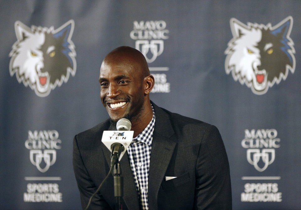 前往耶稣撒冷接受信仰理疗的阿劳霍，登上飞机 预计他今年不会回归（阿劳霍飞往耶路撒冷接受信仰理疗，预计今年无缘回归）