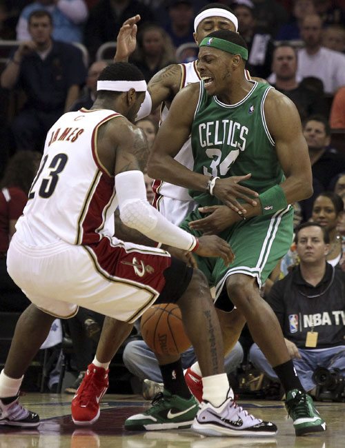 本赛季俱乐部双人组进球榜：凯恩+迪亚斯37球高居第一（本赛季俱乐部双子星进球榜：凯恩与迪亚斯合轰37球领跑）