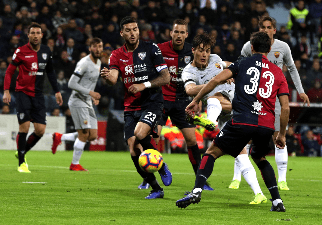 前意甲裁判谈DV9点球被吹：他和防守球员互有拉扯，都不犯规（前意甲名哨评DV9点球被判无效：与后卫相互拉拽，双方动作均不构成犯规）