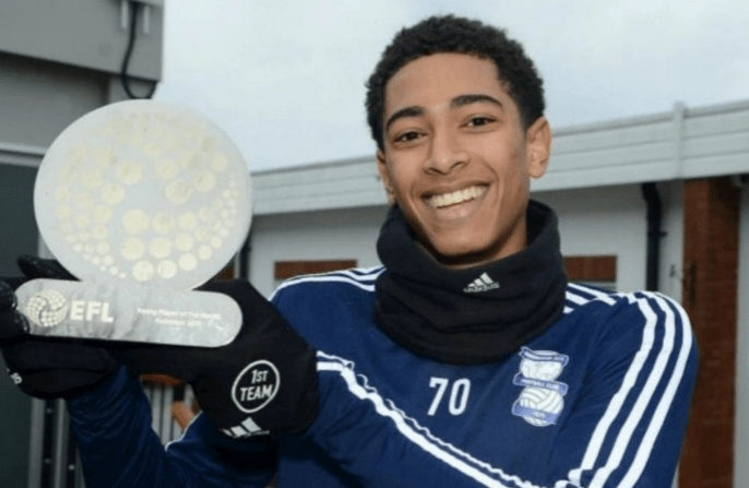 太炸裂！39岁霍福德首节三分4中4 连续外线命中让勇士主场沸腾（炸翻全场！39岁霍福德首节三分4投4中，连续命中点燃勇士主场）