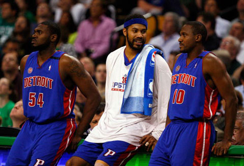 沙拉维谈续约：我们还得再谈谈，看看接下来会发生什么（沙拉维谈续约：仍需进一步沟通，静待下一步进展）