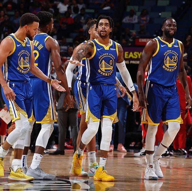 祝福，成都蓉城后卫韩鹏飞在圣诞节当天与女友领取结婚证（圣诞喜讯：成都蓉城后卫韩鹏飞与女友领证结婚）