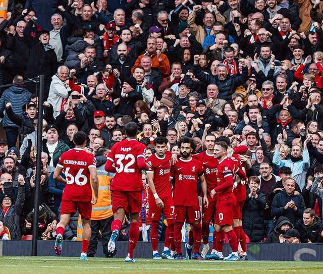 同一天绝代双骄各进一球！以下是媒体对C罗和梅西的...（同日建功！C罗与梅西各下一城，媒体热议）