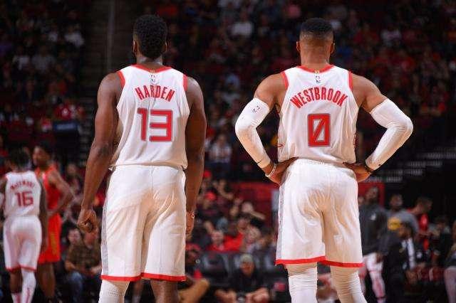 CBA：浙江男篮主场大胜新疆（CBA：浙江男篮主场轻取新疆）