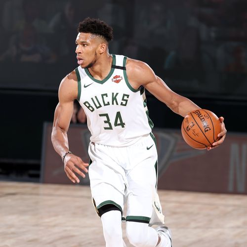 一斯佩齐亚球迷掉进看台和球场之间的沟里，被送进重症监护室（斯佩齐亚球迷跌入看台与球场之间沟渠，伤重送入重症监护室）