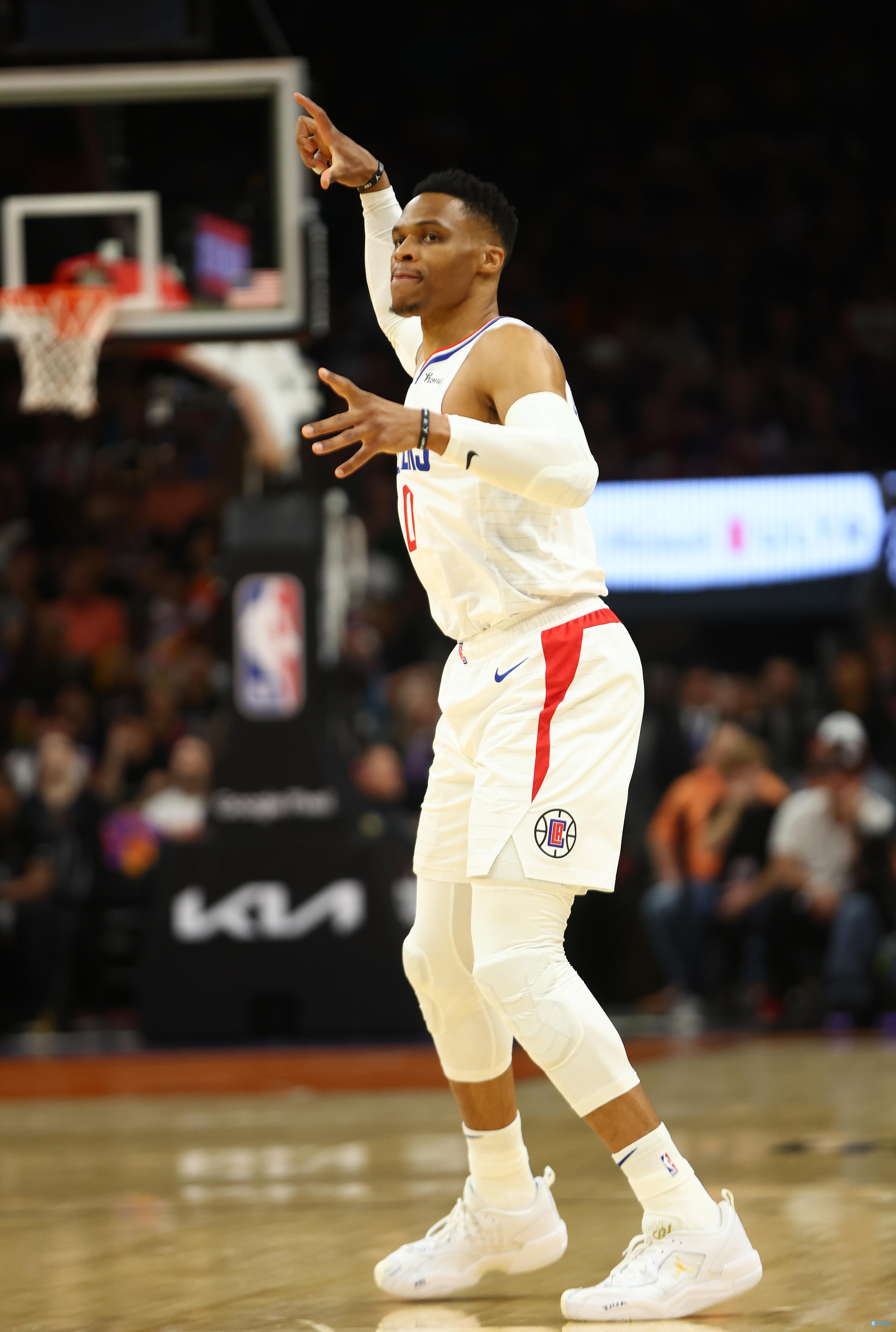 篮球新视野｜防守稀烂是黑点？超级砍分机器东契奇真夺不了冠吗（篮球新视角｜防守短板拖后腿？超级得分手东契奇真的无缘总冠军？）