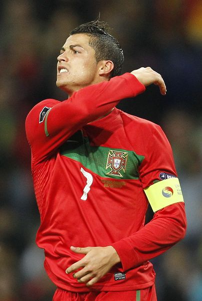 西甲半场：米利唐头球造险+伤退，皇马0-0塞尔塔（西甲半场战报：米利唐头槌险破门后伤退，皇马暂0-0塞尔塔）