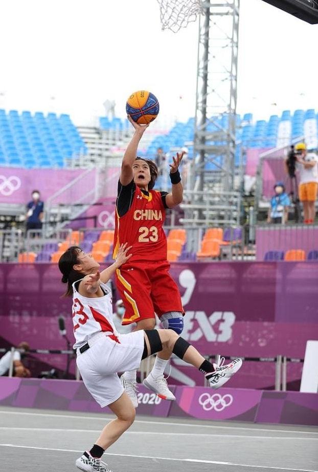 我留下！队报：海斯昨日向尼斯全队宣布将继续执教球队（海斯留任！队报称其昨已通知尼斯全队将继续执教）