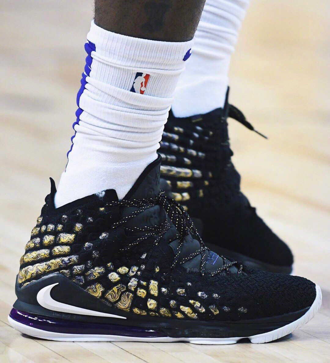 卡扎伊什维利：感谢中超联赛颁发的MVP，我非常珍视这份荣誉（卡扎伊什维利：感谢中超授予MVP，这份荣誉对我意义非凡）