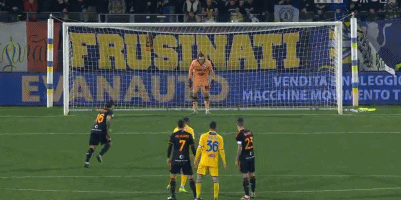 德天空：抗议警方进行裸体搜查，约500名科隆球迷提前离场（德天空：抗议警方脱衣搜查，约500名科隆球迷提前退场）