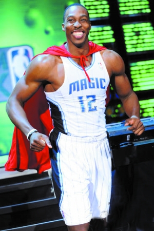 篮球篮网球员赛前热身状态良好（篮网队球员赛前热身状态上佳）