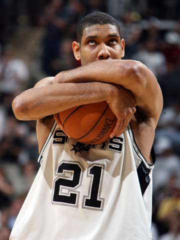 福建男篮备战挑战卫冕冠军（福建男篮蓄势迎战卫冕冠军）