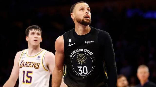 战火中创奇迹！巴勒斯坦力压两大洲冠军头名出线，国足安逸何日醒（战乱中逆袭成奇迹！巴勒斯坦压过两洲冠军夺小组头名，国足安逸几时醒）