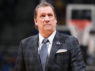 中超改跨年制，融入世界还是盲目跟风？（中超跨年赛制：接轨国际还是盲从潮流？）