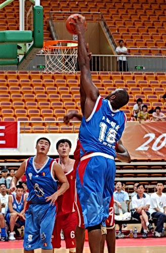 名宿斯科特追忆科比试训：韦斯特惊叹此生未见如此完美表现（名宿斯科特回忆科比试训：韦斯特感叹从未见过如此完美的表现）