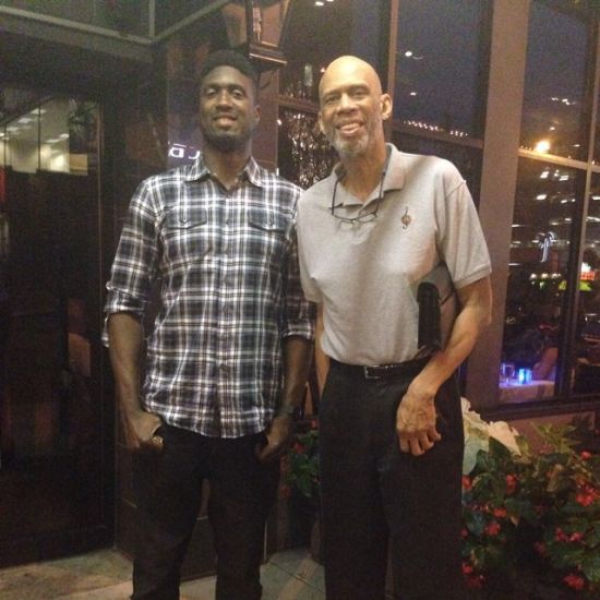 最近阿隆索的帅位岌岌可危，斯洛特也面临战绩不佳的...（阿隆索帅位告急，斯洛特亦因战绩低迷承压）