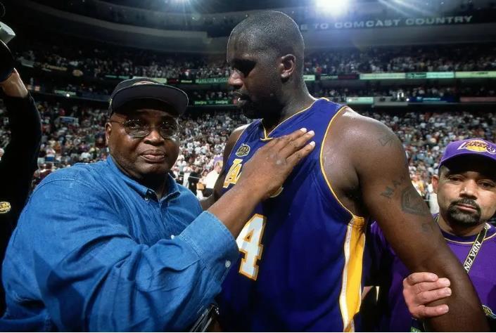 米体：国米想让邓弗里斯在意超杯半决赛对阵博洛尼亚时复出（米体：国米盼邓弗里斯在意超杯半决赛对博洛尼亚时复出）