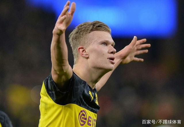 37岁80天，莱万是西甲历史上演帽子戏法第四年长的球员（莱万37岁80天，位列西甲史上帽子戏法年龄第四高）