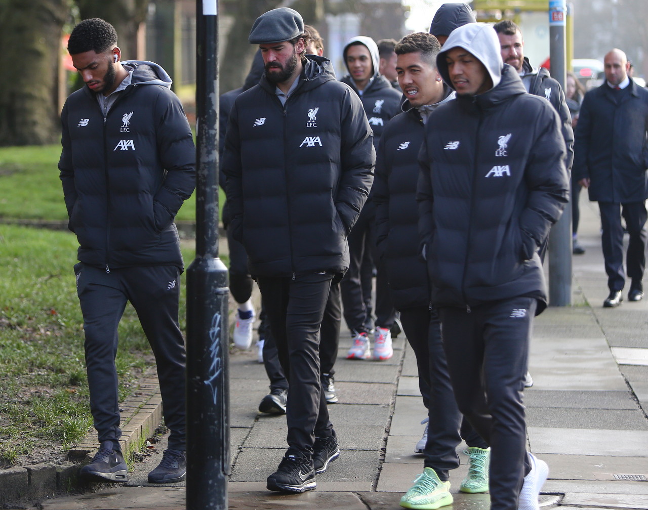 曼城斯特林梅开二度击败热刺（斯特林双响，曼城力克热刺）