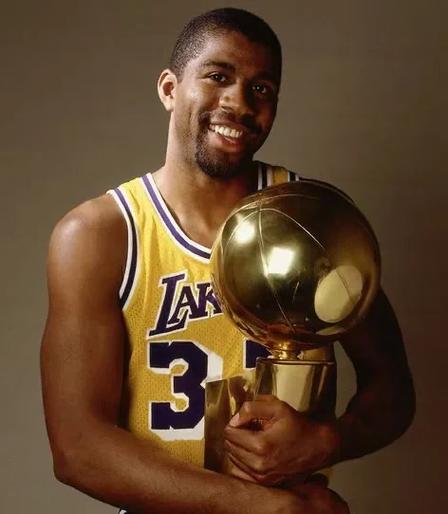 中超第30轮跑动距离榜：钟晋宝13356米居首，周定洋第二（中超第30轮跑动距离排行：钟晋宝以13356米登顶，周定洋位居第二）