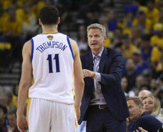 每体：拉菲尼亚可能在周末联赛回归名单，但可能不会上场（每体：拉菲尼亚有望周末联赛回归大名单，但出场成疑）