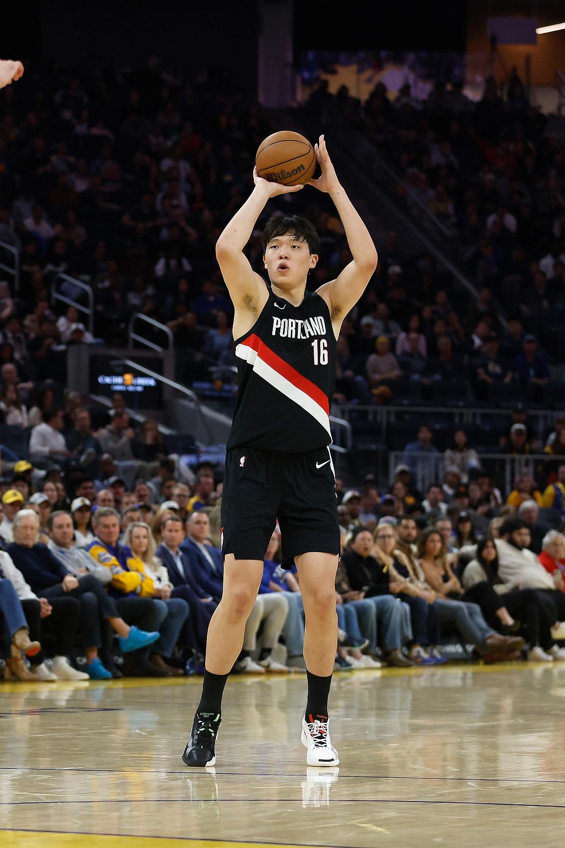 NBA菜鸟观察站：弗拉格42分打出生涯代表作，鹈鹕新基石浮现（NBA新秀观察：弗拉格轰下42分封神一战，鹈鹕未来基石呼之欲出）