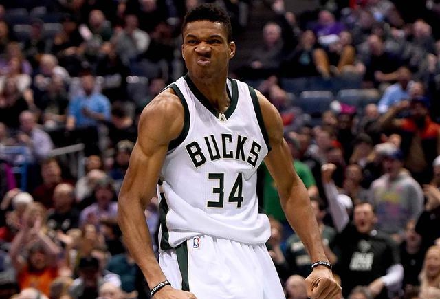 尼斯vs罗马欧联比赛期间法国警方拘捕102名球迷，并缴获很多武器（法国警方在欧联尼斯对罗马比赛期间拘捕102名球迷并缴获大量武器）